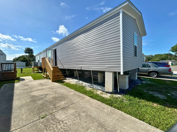 Photo 1 of 2 of home located at 340 Mallets Bay Lane, 433 Cocoa, FL 32926
