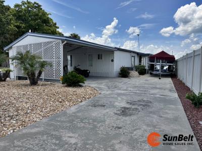 Photo 4 of 51 of home located at 39 E Marina Drive Tavares, FL 32778