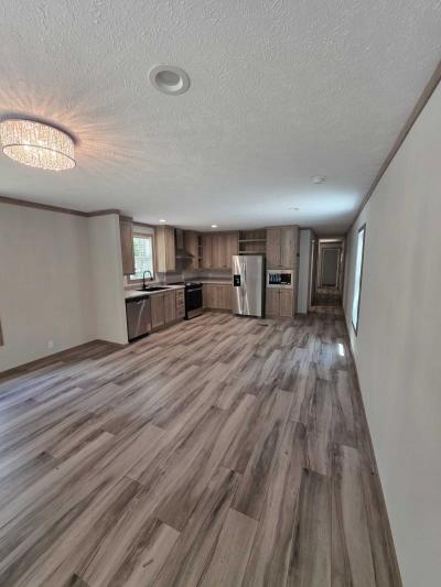 Photo 5 of 17 of home located at 410 B Cooper Dearing Rd Alvaton, KY 42122