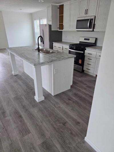 Mobile Home at 25115 Navajo Avenue Flat Rock, MI 48134
