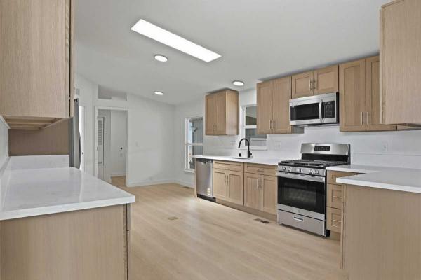 2006  Mobile Home For Sale
