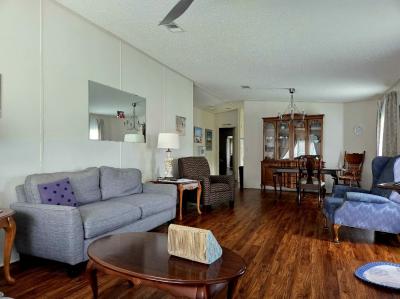 Photo 4 of 25 of home located at 416 Mcelwee Dr Auburndale, FL 33823
