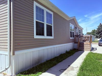 Photo 4 of 27 of home located at 327 SE Green Park Cr. #A8 Ankeny, IA 50021