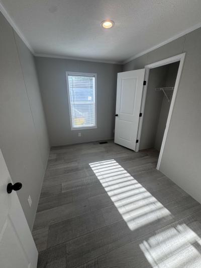 Photo 4 of 14 of home located at 17031 Langton Macomb, MI 48044