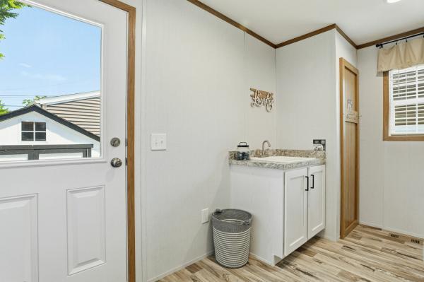 2025 Colony F25 Beacon Prestige F25  Home
