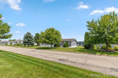 Photo 4 of 32 of home located at 7204 E Grand River Ave Lot 142 Portland, MI 48875