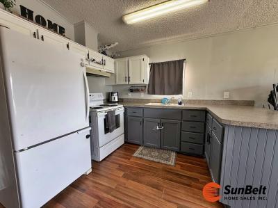 Photo 4 of 22 of home located at 1023 Rainbow Circle Eustis, FL 32726