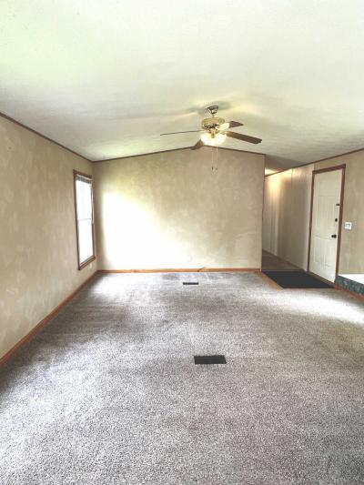 Photo 4 of 11 of home located at 28 Thomas Blvd NW Massillon, OH 44646
