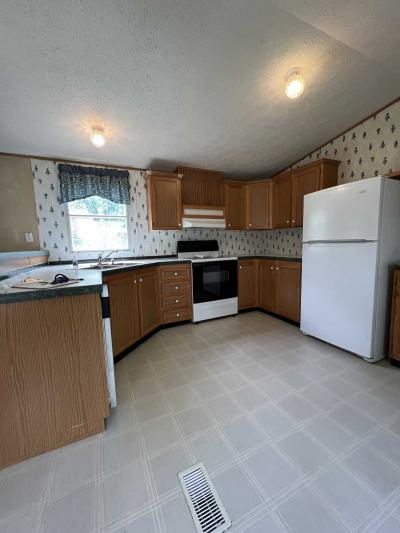 Photo 5 of 11 of home located at 28 Thomas Blvd NW Massillon, OH 44646