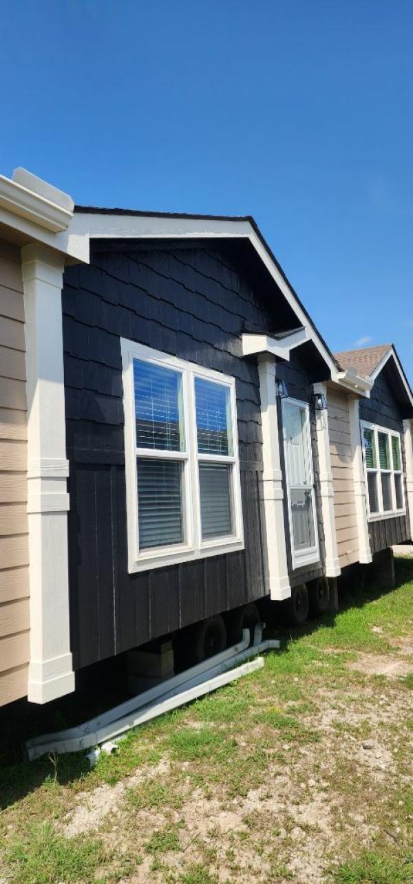 Photo 1 of 2 of home located at Apple Mobile Home Express Inc. 2416 N Highway 175 Seagoville, TX 75159