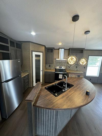 Photo 4 of 10 of home located at 7460 Kitty Hawk Rd. Site 428 Converse, TX 78109