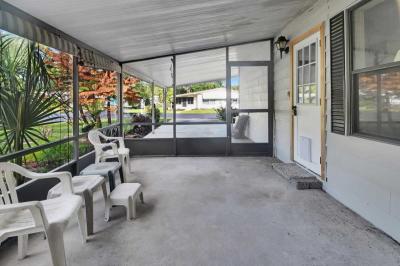 Photo 4 of 8 of home located at 136 Oak Lane Lake Helen, FL 32744