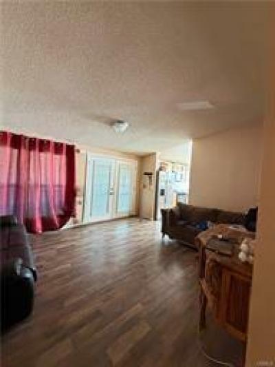 Photo 2 of 6 of home located at 29021 Bouquet Canyon Unit#201 Saugus, CA 91350