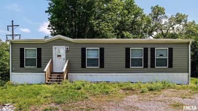 Mobile Home at 9049 Grassy Rd Marion, IL 62959
