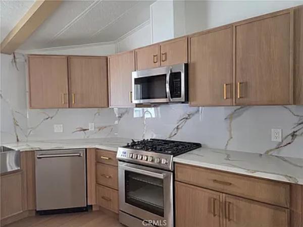 1983 Kaufman&Broad Manufactured Home