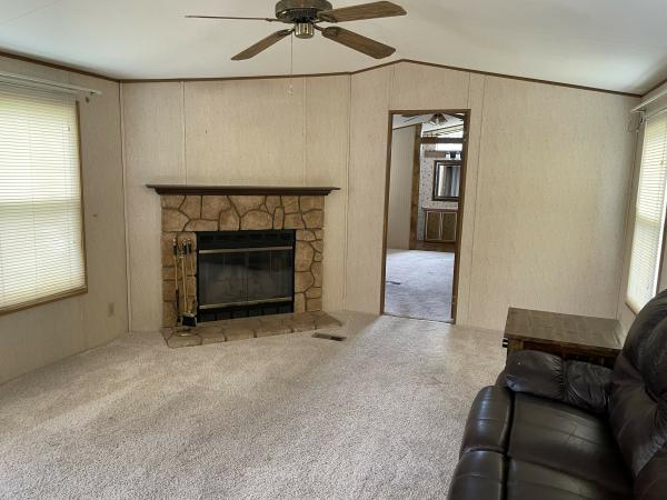 1986 Schult M220379 Mobile Home
