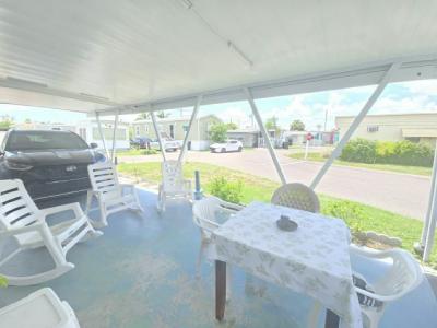 Photo 4 of 14 of home located at 4000 24th St N Unit 562 Saint Petersburg, FL 33714
