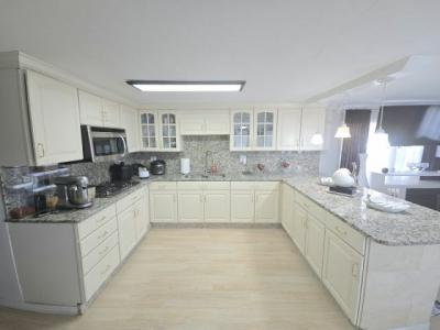 Photo 5 of 14 of home located at 4000 24th St N Unit 562 Saint Petersburg, FL 33714
