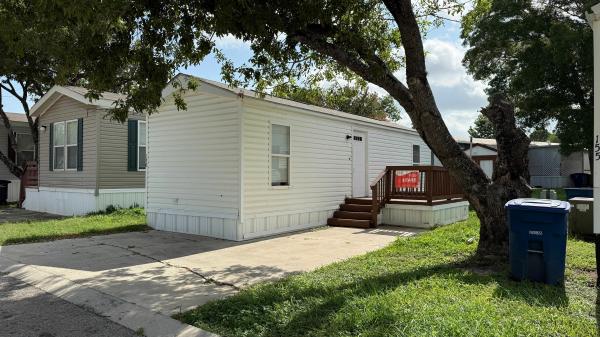 2000  Mobile Home For Sale