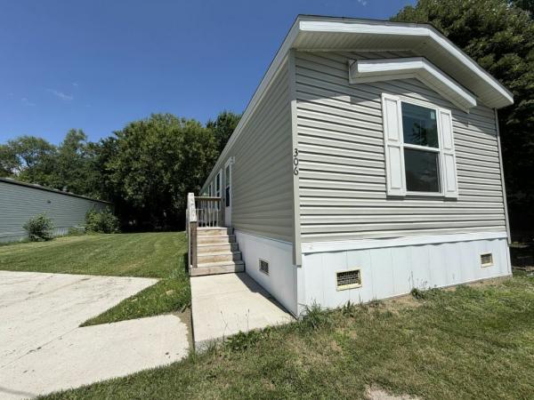 Photo 1 of 2 of home located at 2525 County Line Rd., #306 Des Moines, IA 50321