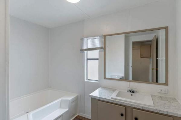 1986 Schult Manufactured Home