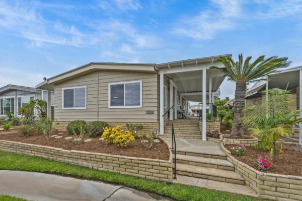 1976 Pacific Living  Mobile Home For Sale