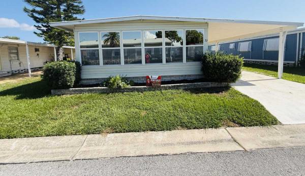 Photo 1 of 2 of home located at 7001 142nd Ave N, Lot 32 Largo, FL 33771