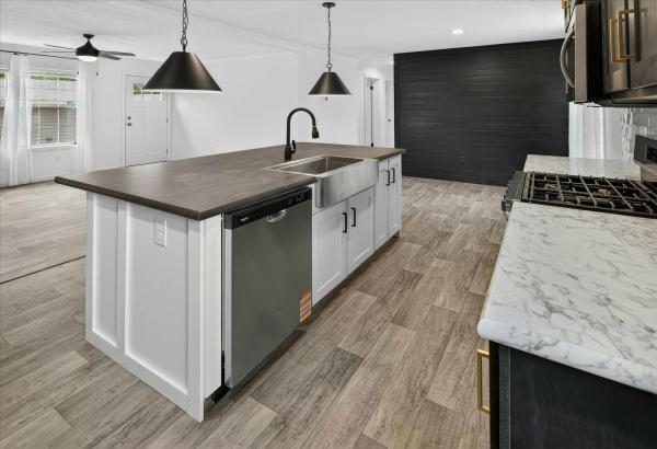 2026 Colony 9C  Home