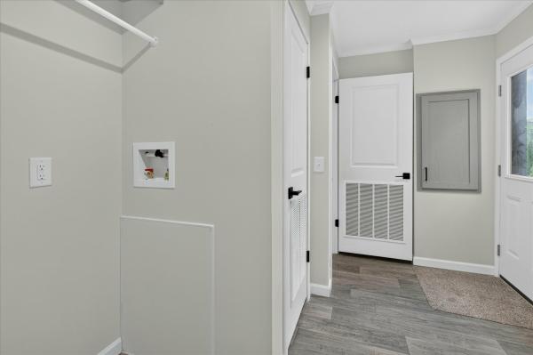 2026 Colony 9C  Home