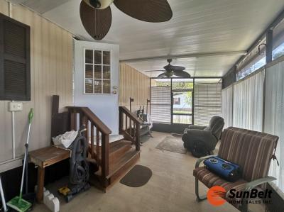 Photo 3 of 28 of home located at 2805 SE 110th Street Lot B12 Ocala, FL 34480