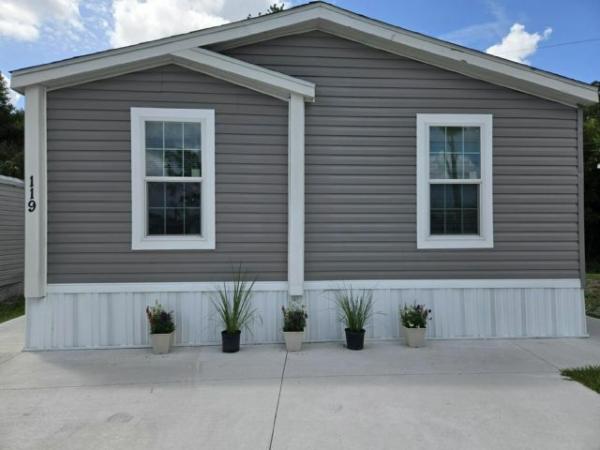 Photo 1 of 2 of home located at 5611 Bayshore Rd, Lot 119 Palmetto, FL 34221