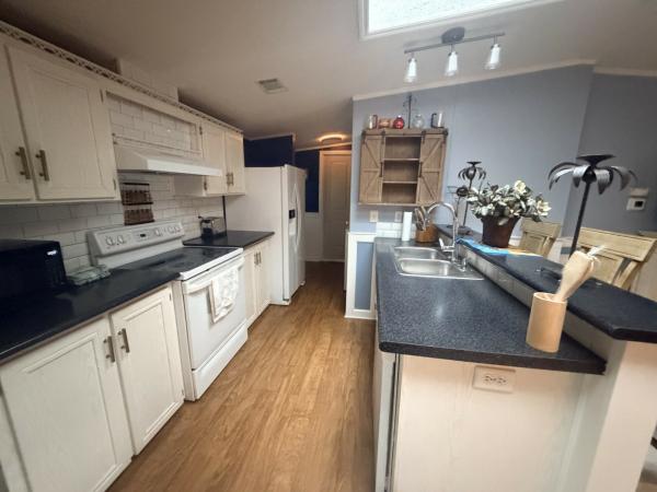 2002 Homes of Merit A1662Y Mobile Home