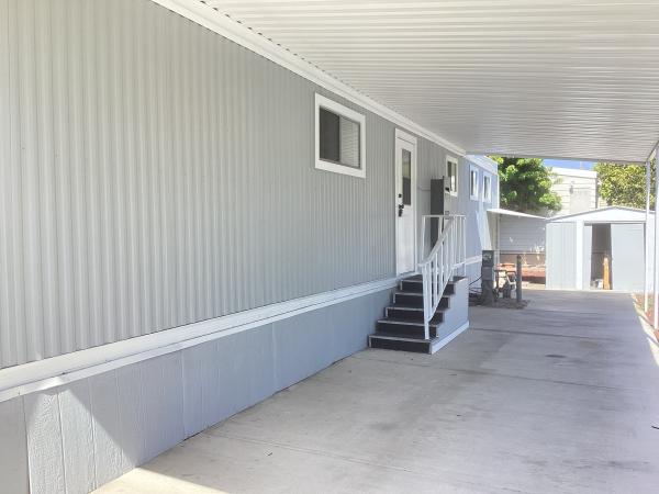 1972 HILLCREST - Mobile Home