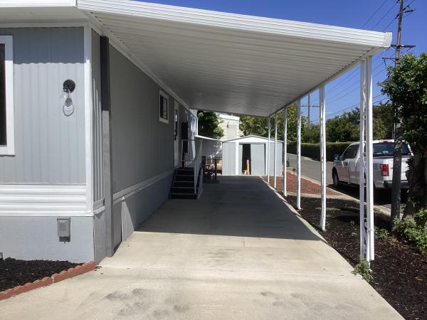 1972 HILLCREST - Mobile Home
