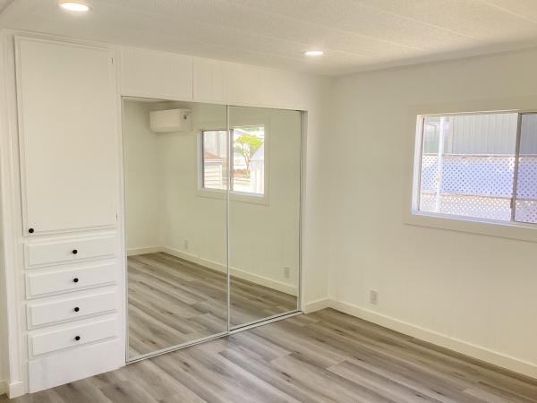 1972 HILLCREST - Mobile Home