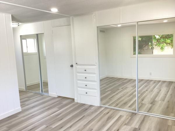 1972 HILLCREST - Mobile Home