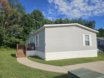 Photo 3 of 22 of home located at 60 Lynnwood Circle #26 Clarksville, TN 37040