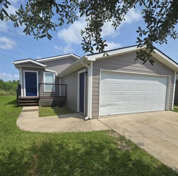 Photo 1 of 2 of home located at 16043 Clarke Springs Drive Houston, TX 77053