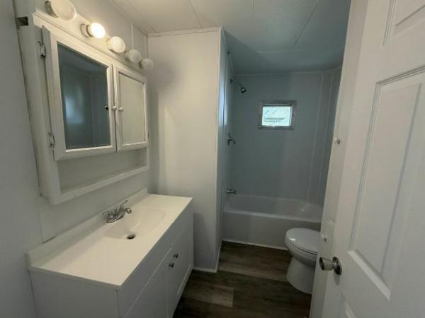 1968 HOLID Manufactured Home
