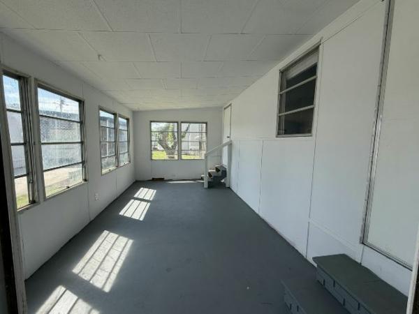 1968 HOLID Manufactured Home