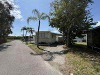 1968 HOLID Manufactured Home