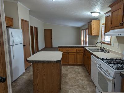 Photo 5 of 6 of home located at 294 S Van Buren Cir Davison, MI 48423