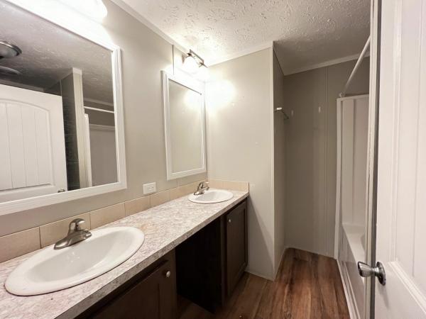2019 Clayton Homes Inc Yes Mobile Home