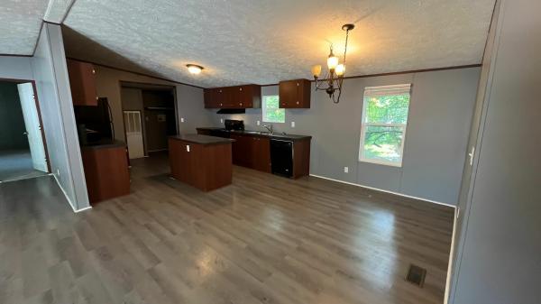 2014 Clayton Homes Inc Community Series Mobile Home