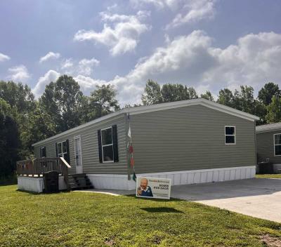 Mobile Home at 132 Hickory Warsaw, KY 41095