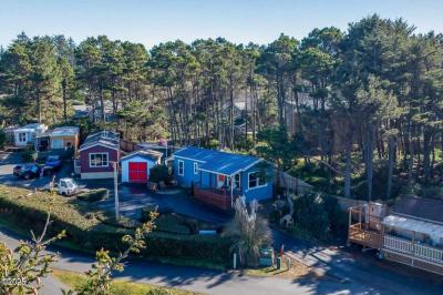 Photo 3 of 19 of home located at 4875 N. Hwy 101 #15 Depoe Bay, OR 97341