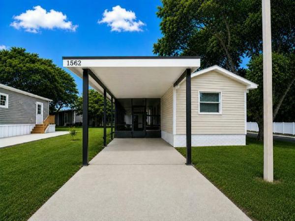 Photo 1 of 2 of home located at 1562 Tropic Isle Dr. Apopka, FL 32712