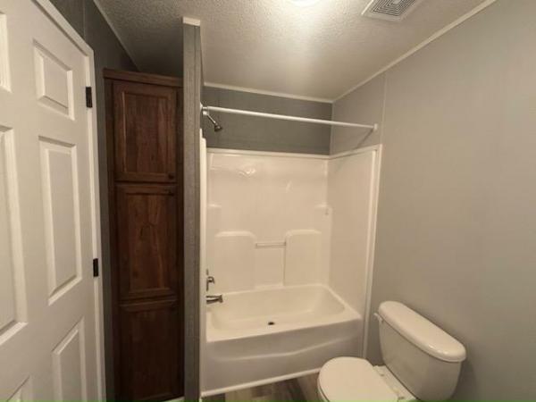 2023 Live Oak Homes Chestnut L-5562E-Oak Manufactured Home