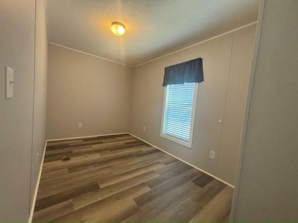 2023 Live Oak Homes Chestnut L-5562E-Oak Manufactured Home