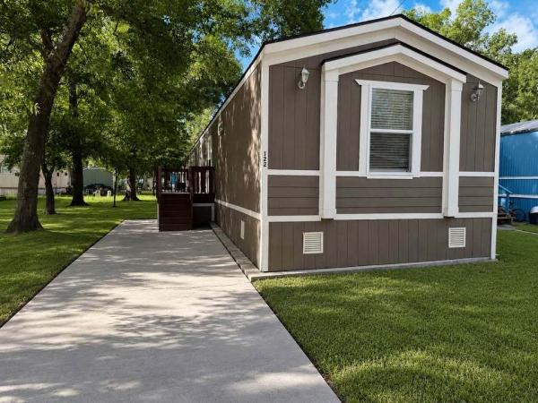 2023 Oak Creek - Lancaster Mobile Home For Sale